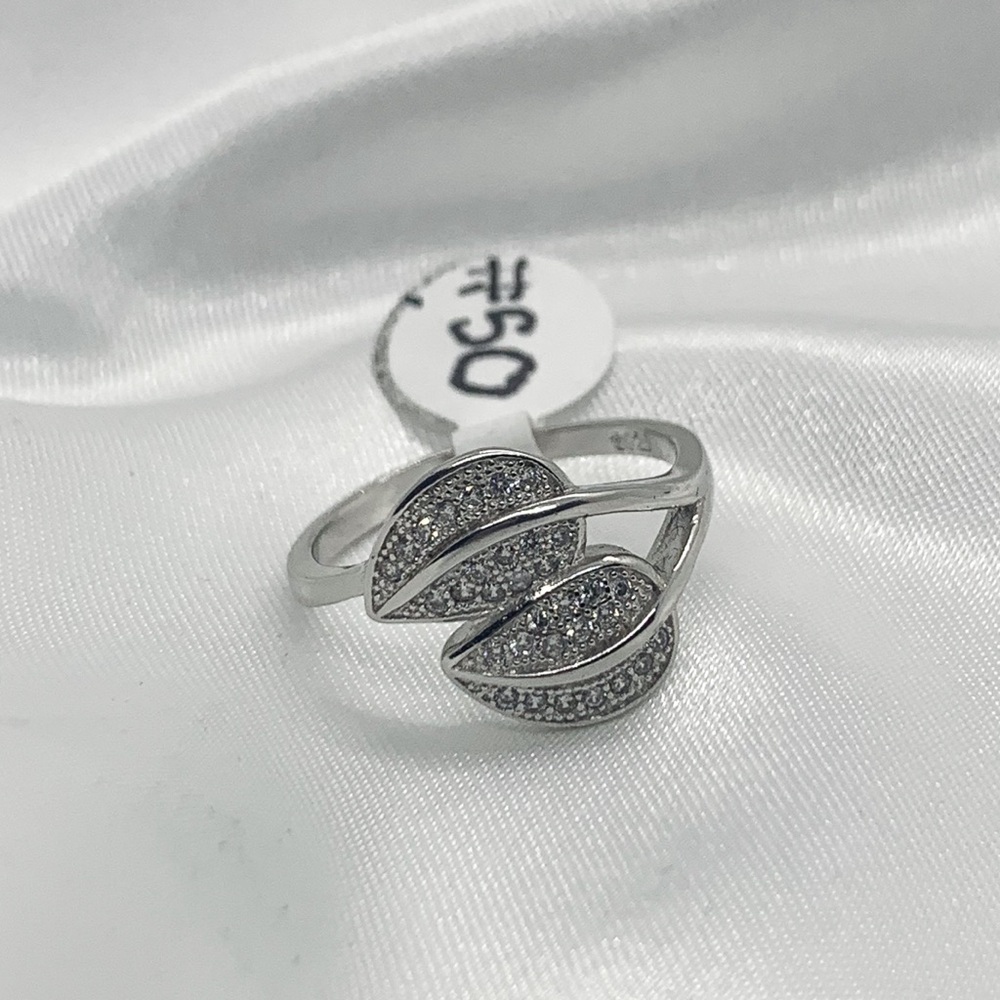 Elegant Silver Leaf Ring
